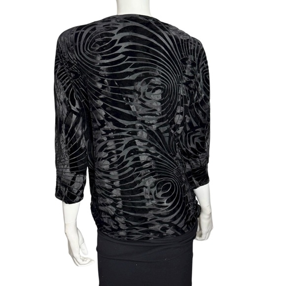 Frank Lyman Design Black Tiger Print Velvet Elbow Length Sleeves Blouse - Picture 4 of 8